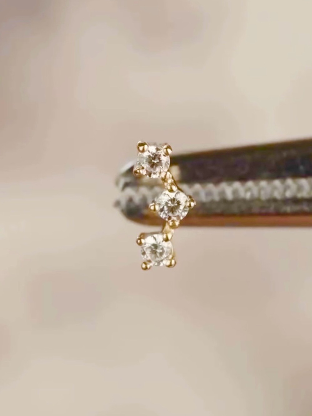 Itsy by Ember 14k YG 3-Prong Curved Cluster w/Sparkling Gems Threadless Pin End